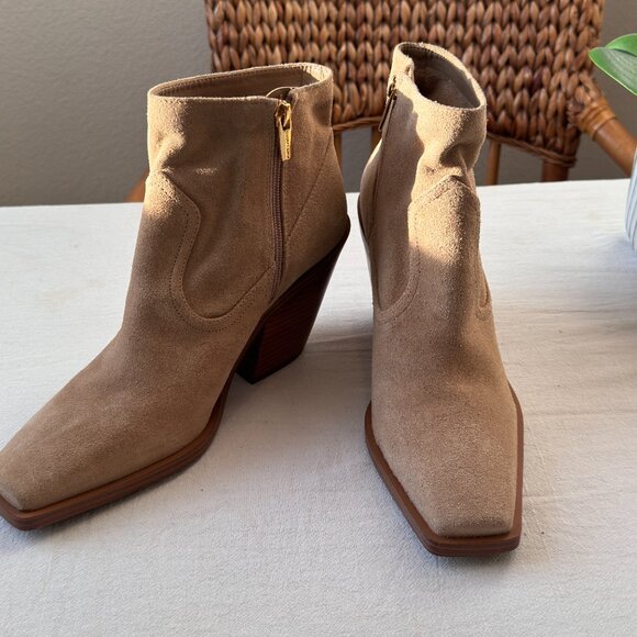 Vince Camuto Amtinda Square toe Bootie. Leather Upper. Size 9M/40. NWOB - Picture 5 of 10